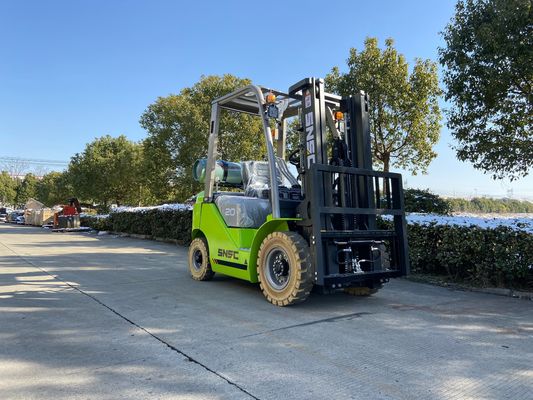 2トンのLPGガスのフォークリフト 3000mm-7000mm リフティング・デュアル・燃料フォークリフト