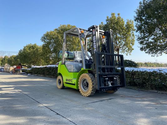 2トンのLPGガスのフォークリフト 3000mm-7000mm リフティング・デュアル・燃料フォークリフト