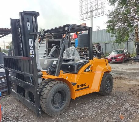 CE 7 トンプロパンガスフォークリフト