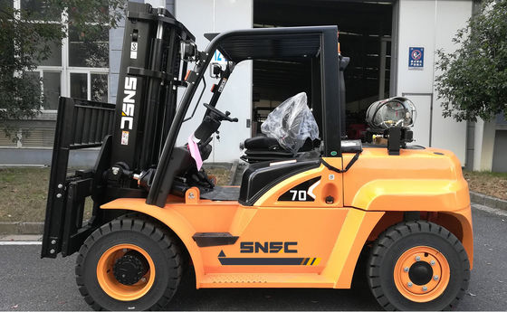 CE 7 トンプロパンガスフォークリフト