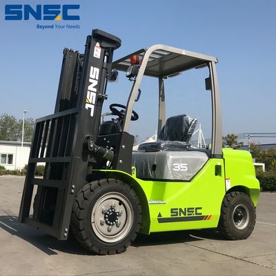サイドシフト 4x4フォークリフト YUNNEI エンジン 3500kg 小型オフロードフォークリフト