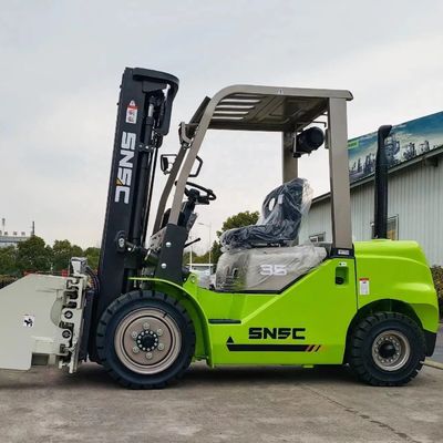 サイドシフト 4x4フォークリフト YUNNEI エンジン 3500kg 小型オフロードフォークリフト